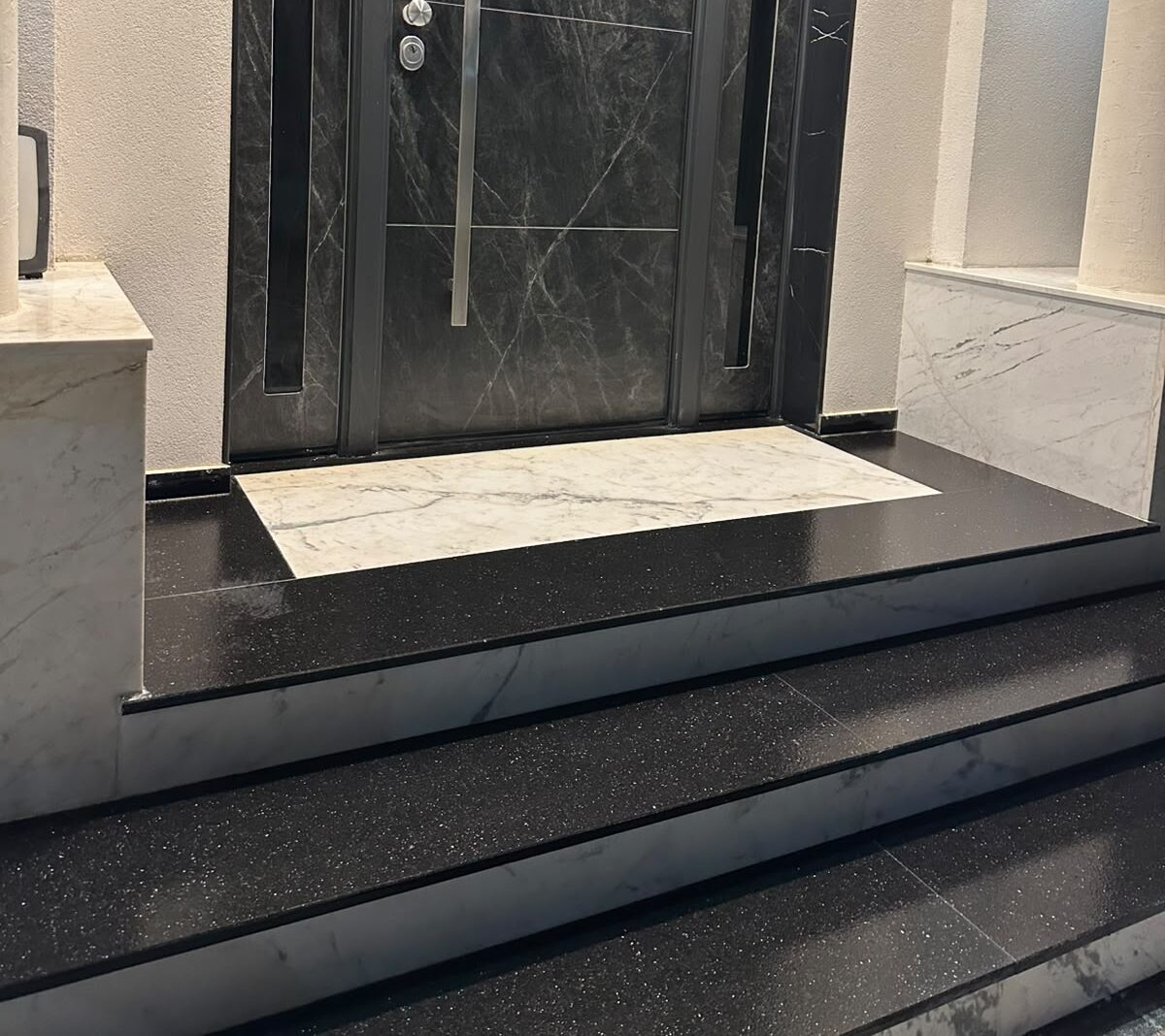 Hyrja pas pastrimit – Pastrim shtëpish / apartamentesh · Pastrim i thellë · Pastrim pas ndërtimit – Fier – CrystalClean